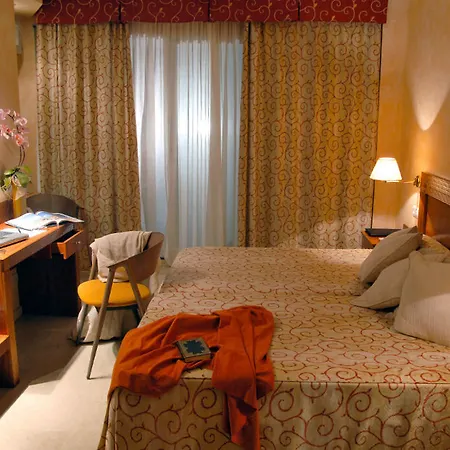 Aparthotel Mediterraneo 4*